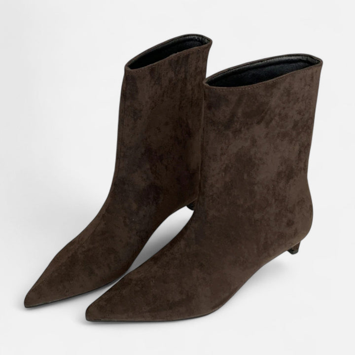Ancienne Monde | Vintage Pointed Ankle Boots with Low Heel